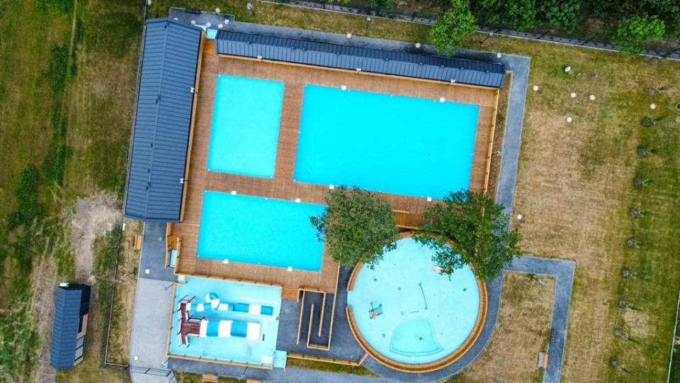 Odkryte baseny przy Żwirki czekają na amatorów pływania. Otwarcie nowego obiektu już w sobotę! [Foto]