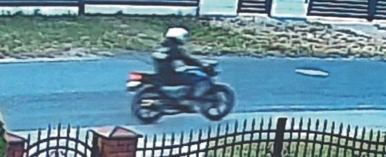 Motocyklista potrącił rowerzystę i uciekł! Trwają policyjne poszukiwania - pomożesz znaleźć kierowcę?