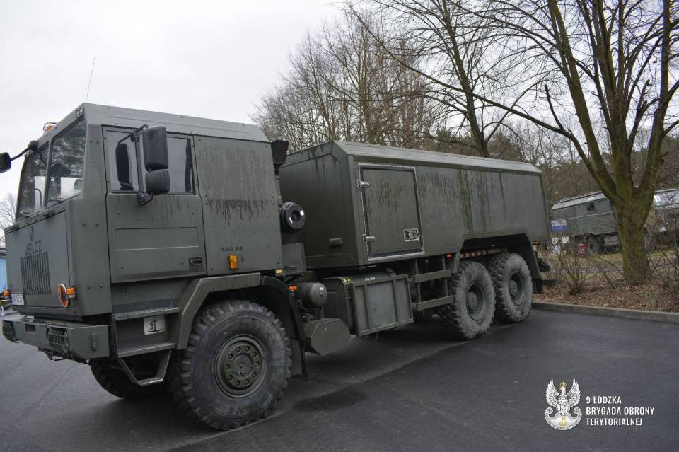 Wzmożony ruch pojazdów wojskowych na drogach. Nie filmuj, ustąp miejsca - armia ruszyła do ćwiczeń "Żelazny Obrońca - 25"