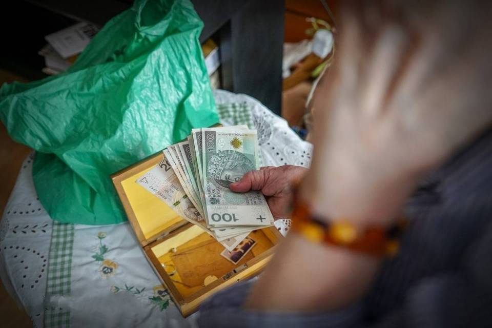 Szokujące oszustwo: Seniorki oddały 60 tysięcy! Myślały, że ratują córki z więzienia!