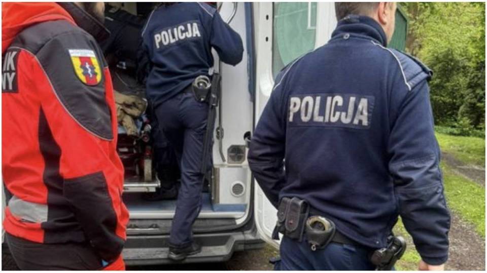 Szokujące zaginienie! Senior z demencją błąkał się po drodze - pomógł mu młody kierowca