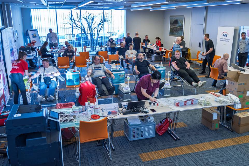 Pomoc, która ratuje życie. Sukces wspólnej akcji PGE GiEK i stowarzyszeń HDK