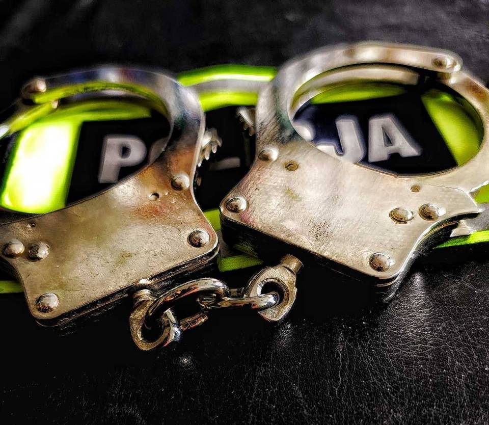 Miłosny dramat w Głownie. Rzucała kamieniami, wróciła pijana i opluwała funkcjonariuszy